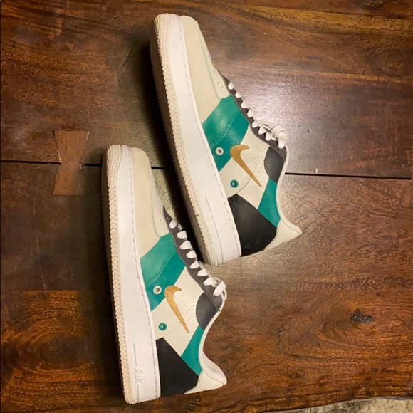 Men’s Nike Air Force One - Picture 2 of 5